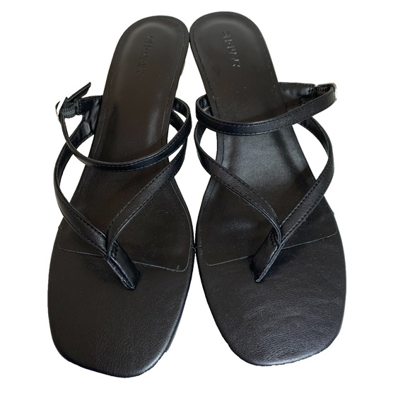 Old Navy Shoes - Old Navy Kitten Heel Black Thong Sandals Women's 10 NEW
